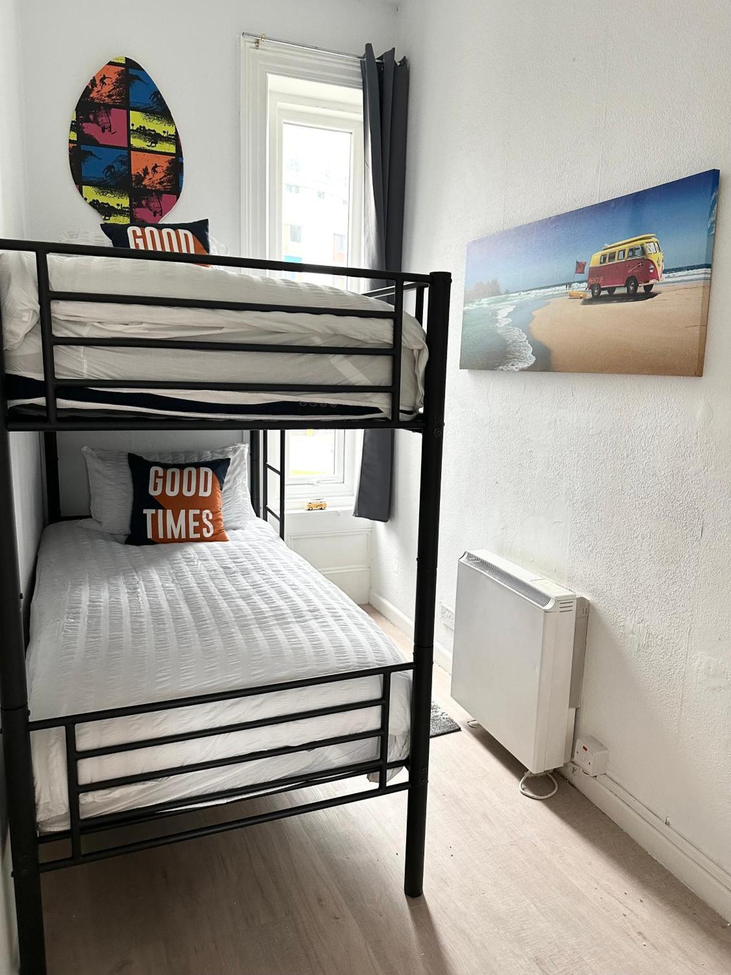The City Surfer Apartment - By Coastline Retreats - Parking Included - Sleeps 5 - City Centre Bournemouth Bagian luar foto